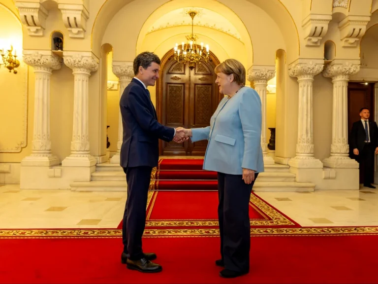 Nicușor Dan a primit-o la Cotroceni pe Angela Merkel, în ziua lansării memoriilor sale la București