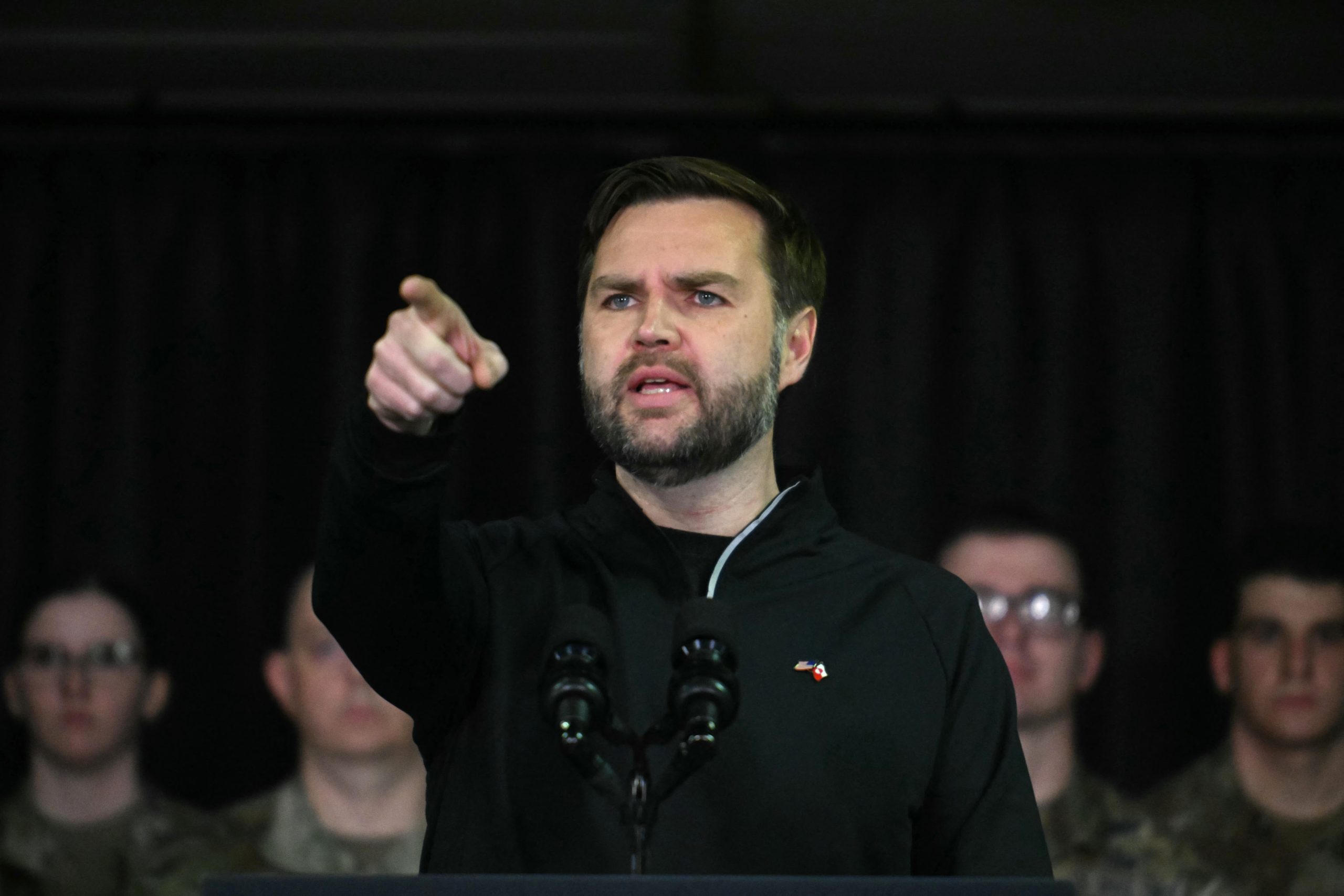 JD Vance: Nu m-ar surprinde dacă Antihristul ar fi „printre noi”. A vorbit şi despre imaginea AI cu Donald Trump