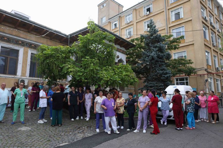 Guvernul deblochează peste 6.800 de posturi în sistemul public de sănătate: cine poate aplica și unde se fac angajări