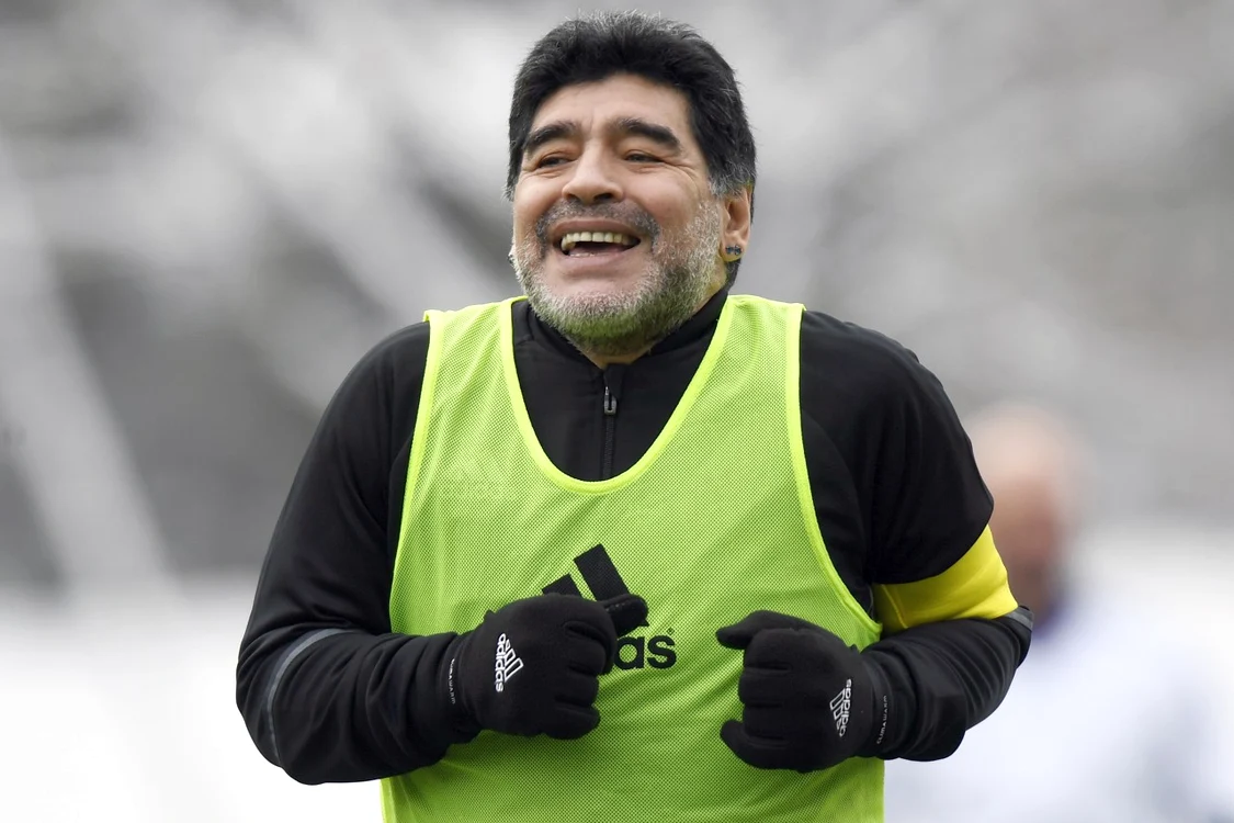 Învinuiți reciproc în procesul pentru moartea lui Maradona: medici acuzați de neglijență în îngrijirea la domiciliu