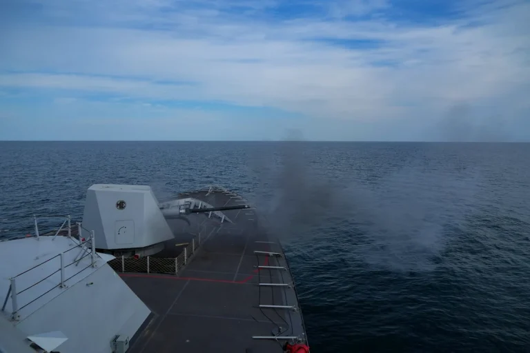 Două nave comerciale lovite de drone în Marea Neagră; Bulgaria cere sprijin NATO și explicatii de la Rusia
