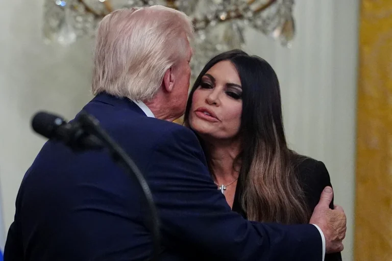 Kimberly Guilfoyle, demisă din funcția de ambasador al SUA în Grecia după dezvăluiri privind etica și posibile mita