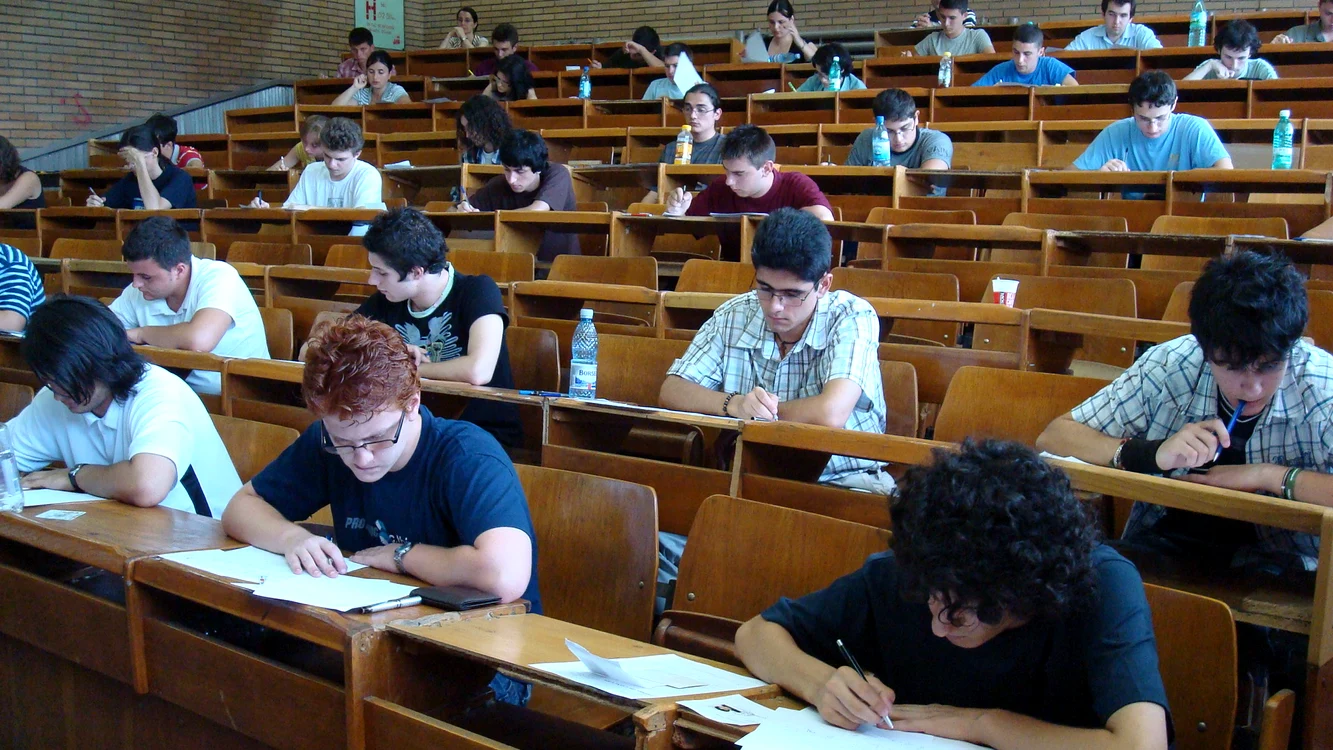 Sute de medici rezidenți cer anularea sau reevaluarea probei scrise de la examenul de specialitate