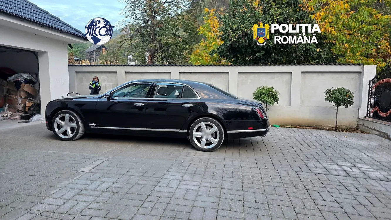 DIICOT și FBI destructurează o grupare care aducea din SUA mașini de lux și spăla bani în România