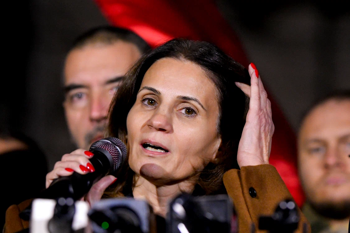 Anca Alexandrescu îl acuză pe Robert Turcescu că profită de proteste pentru a-și promova cartea cu Călin Georgescu
