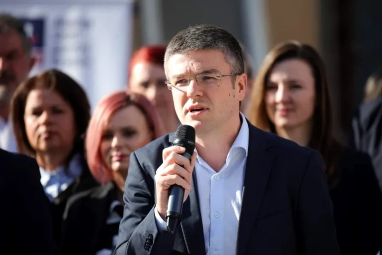 Darău propune reorganizarea Romarm într-un holding industrial integrat