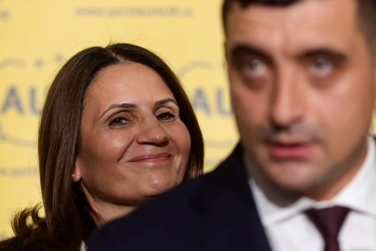 Anca Alexandrescu îl acuză pe George Simion de înțelegeri politice: implicare în negocieri pentru formarea Guvernului