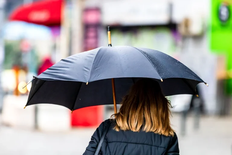 Prognoza meteo pentru joi, 15 octombrie: ploi pe arii extinse și ninsori la altitudini mari