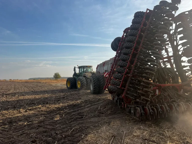 Seceta amână semănatul în sudul țării: fermierii din Dolj așteaptă ploaia pentru a salva toamna agricolă