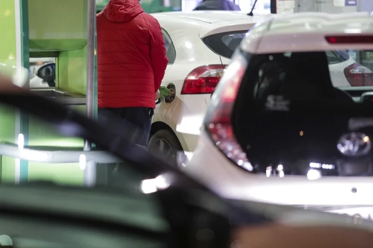Cum arată prețurile la carburanți joi, 15 octombrie: benzina și motorina peste 10 lei pe litru