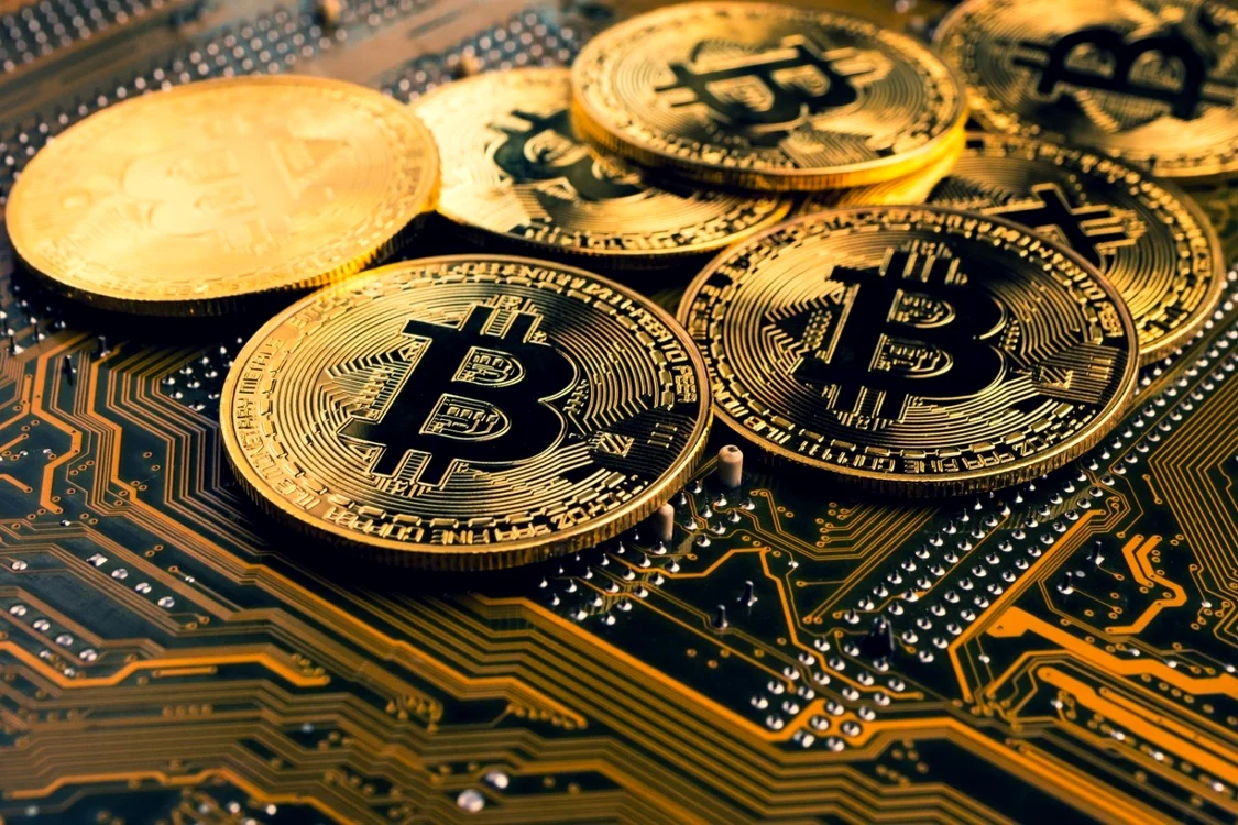 Rusia restricționează tranzacțiile P2P cu criptomonede și înăsprește transferurile către portofele personale