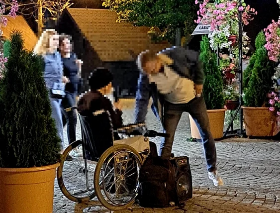 Record la cerșit de Sfânta Parascheva: peste 9.000 de lei găsiți asupra unui bărbat identificat de Poliția Locală Iași