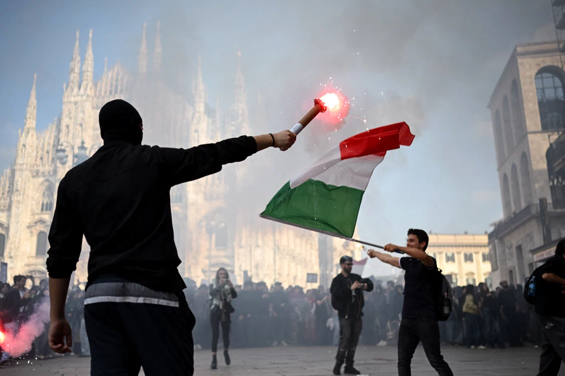 Sute de mii în stradă în Europa: peste 100.000 la Roma, confruntări la Milano