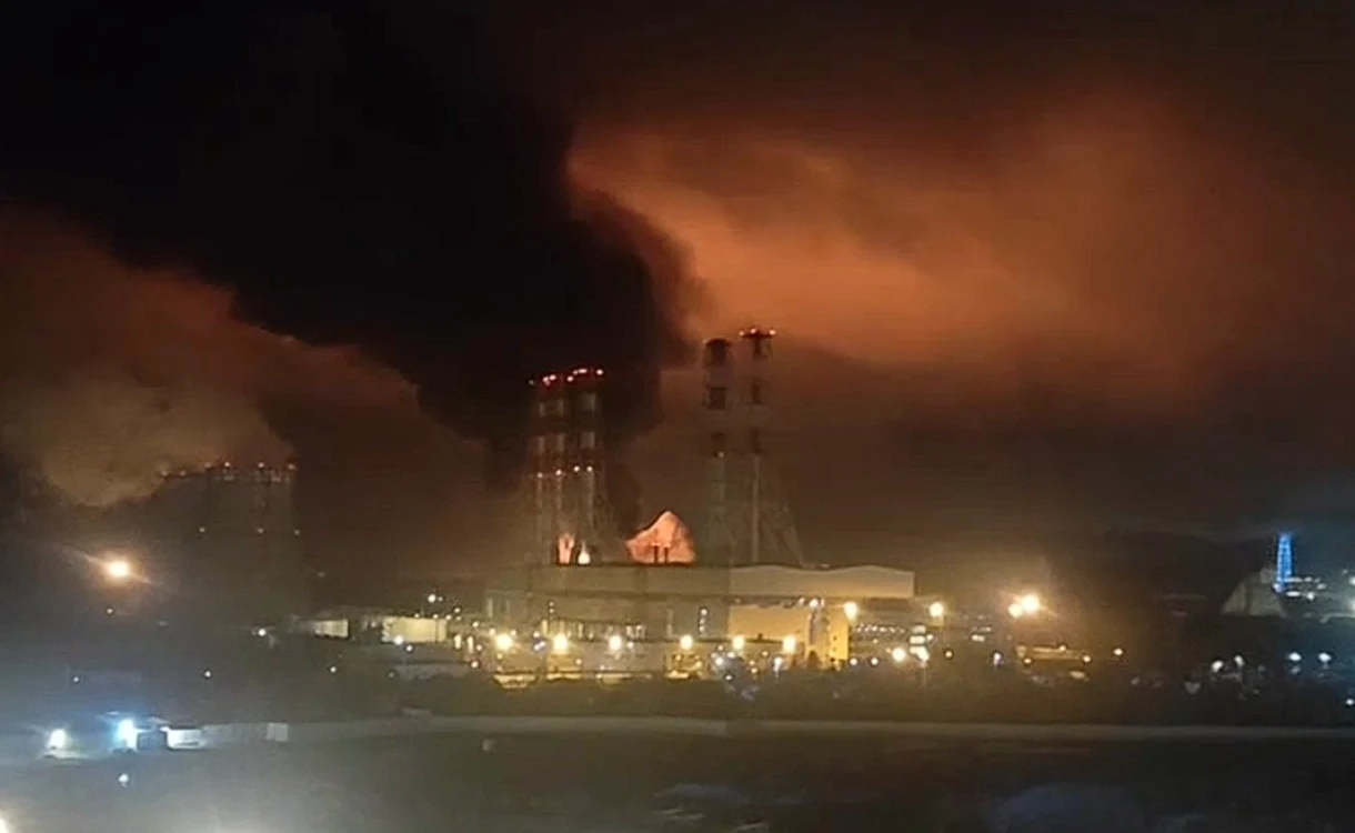 Atac cu drone asupra infrastructurii din Sankt Petersburg: incendii la terminal petrolier și avarii la centre IT