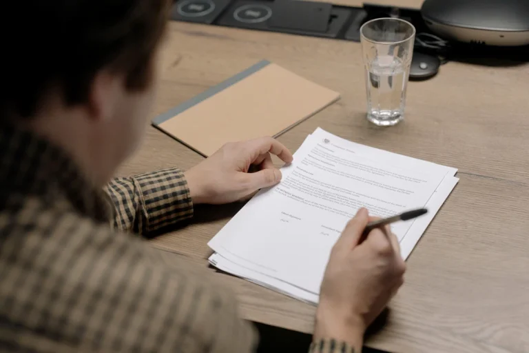 Patron român din Italia i-a transformat contractul unei angajate însărcinate: primește un post pe perioadă nedeterminată