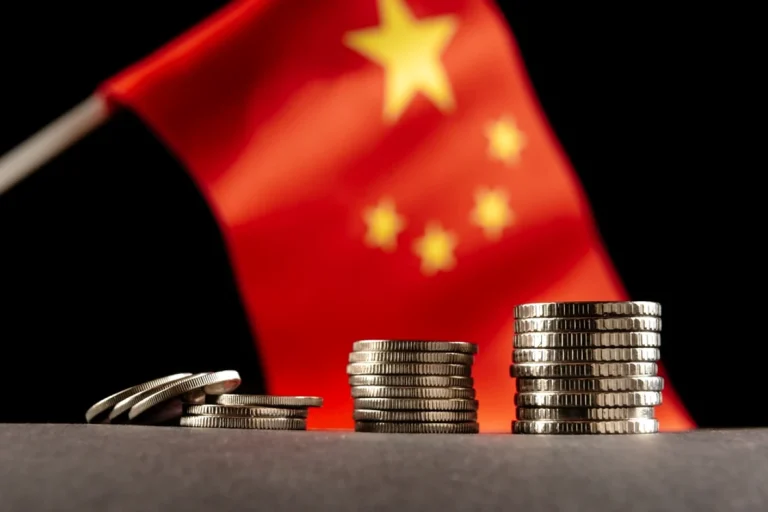 Excedentul comercial uriaș al Chinei amenință stabilitatea economică globală, avertizează experții