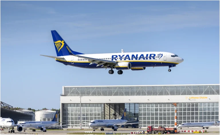 Ryanair reduce operațiunile pe 13 aeroporturi în retrageri etapizate în 2026–2027
