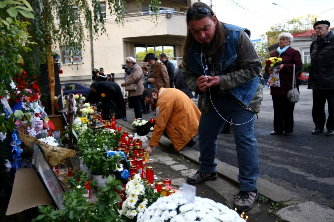 Ce leagă tragediile de la Colectiv și Rahova: victimele încă așteaptă răspunsuri, iar statul pare tot mai slab