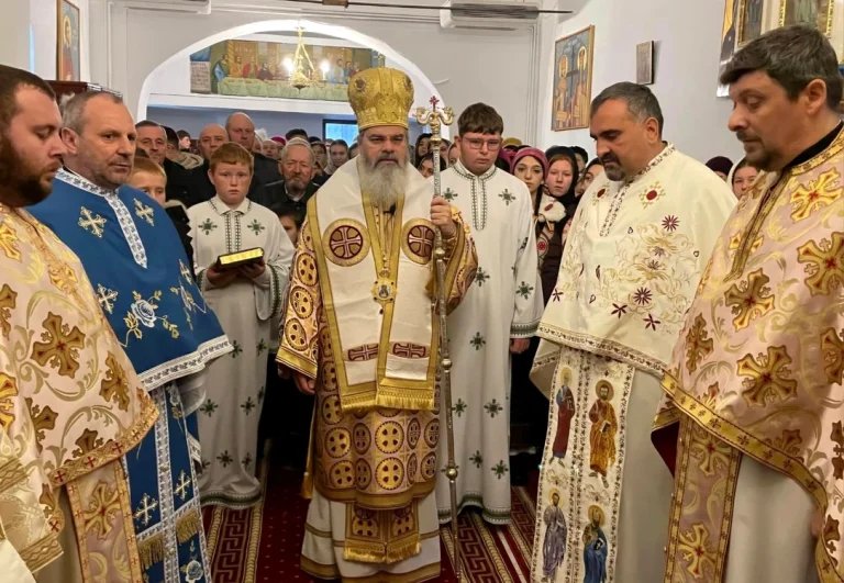 Scandal în Protopopiatul Vaslui: preoți solicitați să cumpere veșminte de protocol, parohia a cerut donații pe Facebook
