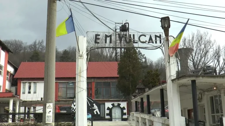 Aproximativ 50 de mineri au refuzat să iasă din subteran la Mina Vulcan din cauza fișelor de salariu
