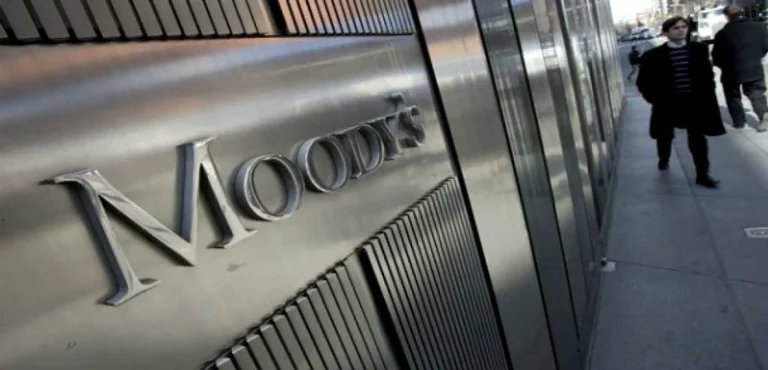 Moody’s vede semnal pozitiv după formarea Guvernului: estimează un deficit de 5,5% din PIB în 2027
