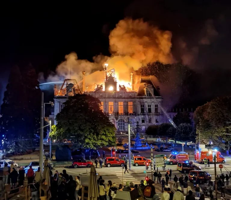 Un suspect de extremă stângă arestat după incendiul care a distrus primăria din Limoges