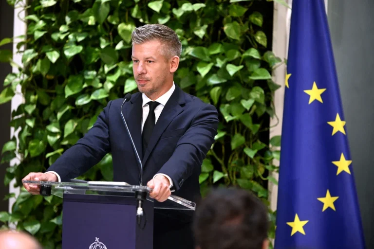 Magyar foloseşte România drept „exemplu negativ” în discursul despre cheltuieli şi corupţie
