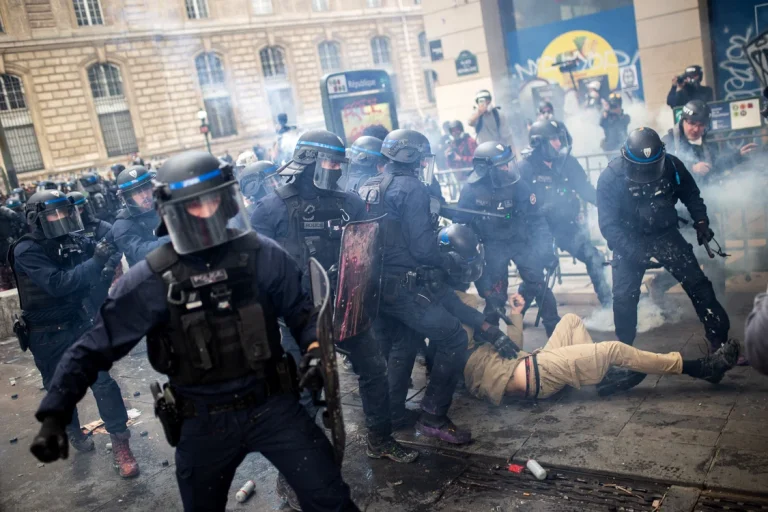 Franța mobilizează militari pentru a asigura ordinea la protestele de sâmbătă