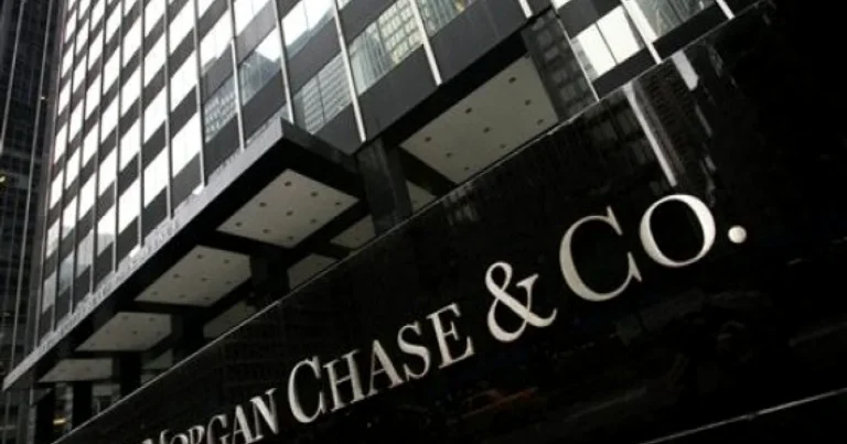 JPMorgan Chase investeşte 5 miliarde de dolari în startup-uri din apărare şi robotică industrială