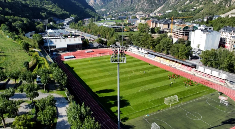 În Pirinei, la 1.240 m: stadionul din Andorra pe care va juca Universitatea Craiova în Conference League