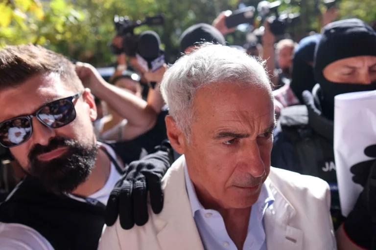 DIICOT: Călin Georgescu, acuzat că a încercat să detecteze şi să compromită dispozitivele de supraveghere din locuinţă