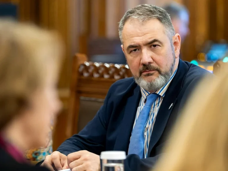 Dublarea pedepselor pentru violențele împotriva profesorilor, propusă de ministrul Educației după atacul din Bistrița