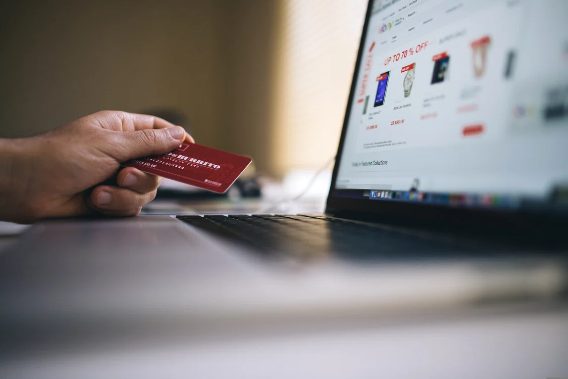 Abonările sunt simple, dezabonarea devine un calvar — practica online scrutinată de UE
