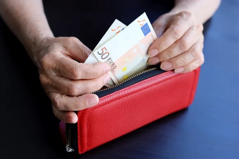 O femeie din Bulgaria a pierdut 45.000 de euro după un fals apel „de la poliție” — a lăsat banii lângă containere în Craiova