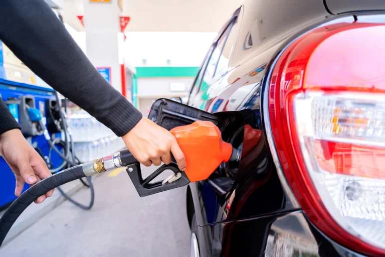 Benzina a coborât sub 10 lei/litru la Cluj; variații mici între marile orașe pe 23 octombrie