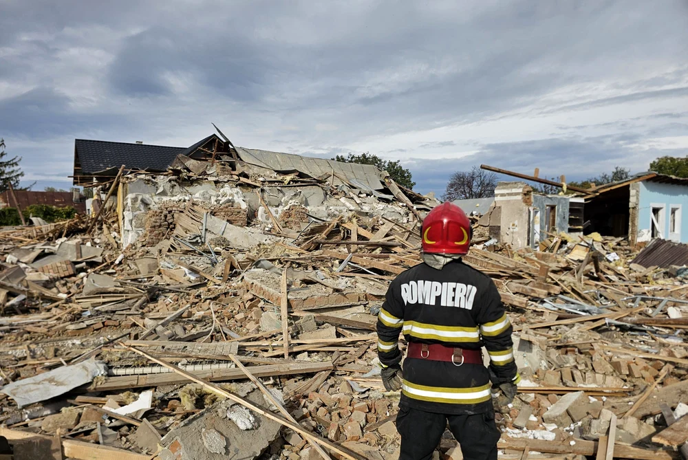 Explozie în Sihlea, Vrancea: trei gospodării distruse și un bărbat rănit cu arsuri grave