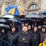 Susținătorii lui Călin Georgescu au blocat traficul în centrul Capitalei în așteptarea deciziei magistraților
