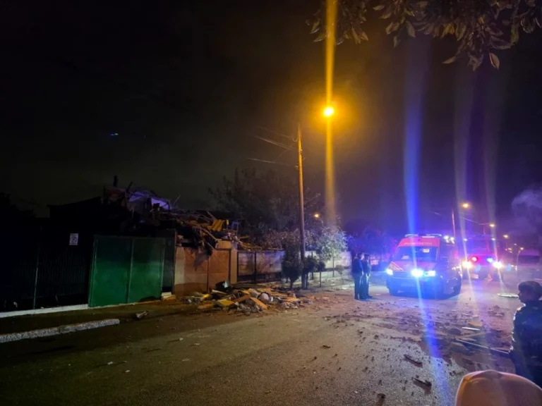 Explozie nocturnă într-o locuință din Constanța; un bărbat de 72 de ani rănit și transportat la spital
