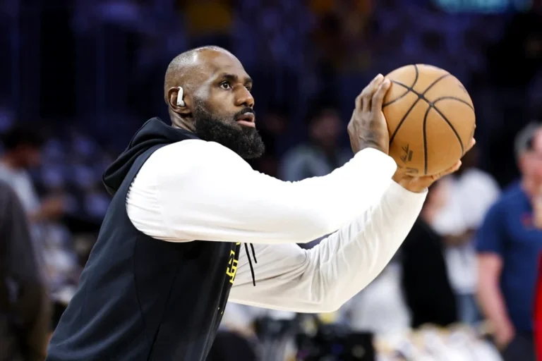 Donald Trump îl atacă pe LeBron James după ce nu a stat în timpul imnului naţional
