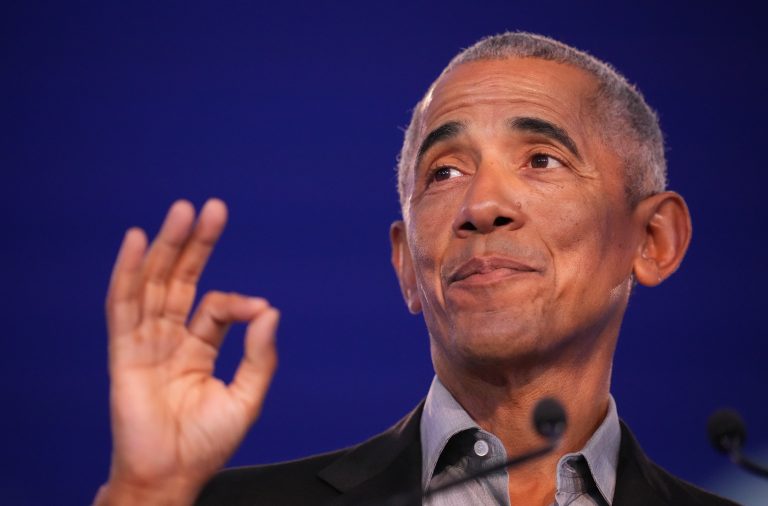 Barack Obama reintră în campanie pentru a susține candidații democrați înaintea alegerilor de la jumătatea mandatului