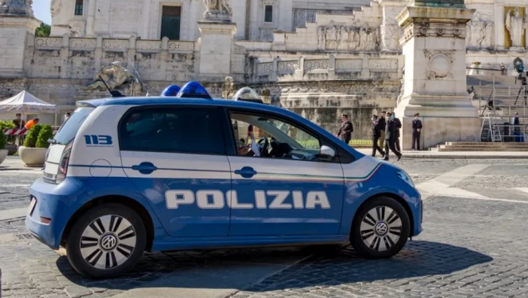 Femeie amendată după ce a căzut într-o groapă din carosabil în Capurso; sancțiunea a stârnit controverse