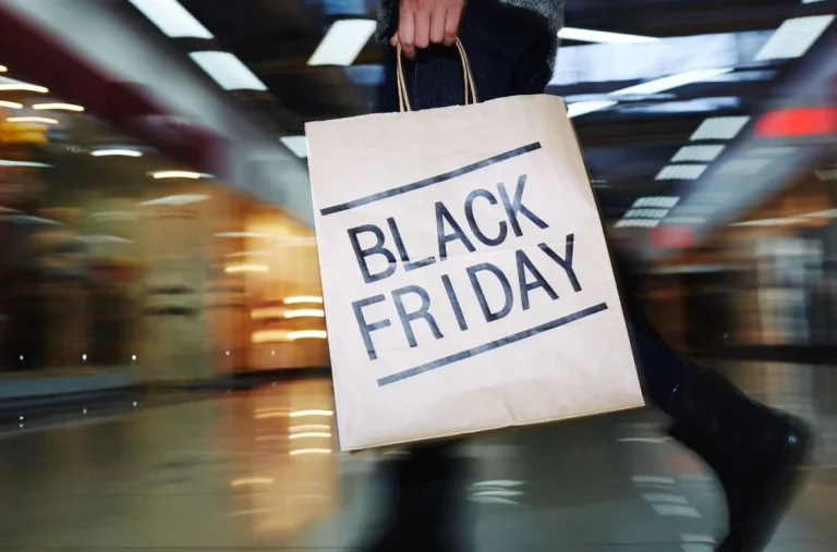 Comercianții au început din timp campaniile de Black Friday 2026; românii caută reduceri și la produse de uz zilnic