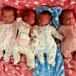 Patru cvadrupleți născuți la 26 de săptămâni, pleacă acasă după aproape trei luni la Maternitatea Brașov