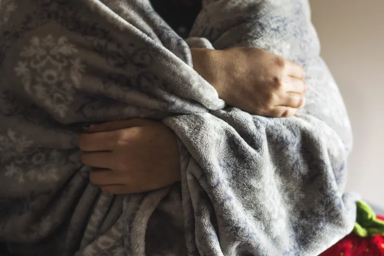 Viagra poate ajuta la simptomele fenomenului Raynaud: cum acționează pastila albastră asupra mâinilor reci