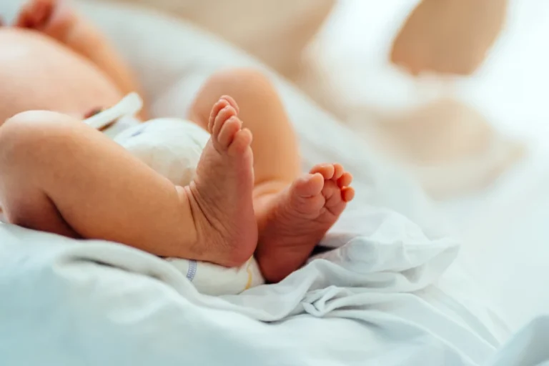 Mamă din Vadu Pașii arestată după ce ar fi ucis un nou-născut de 7 zile