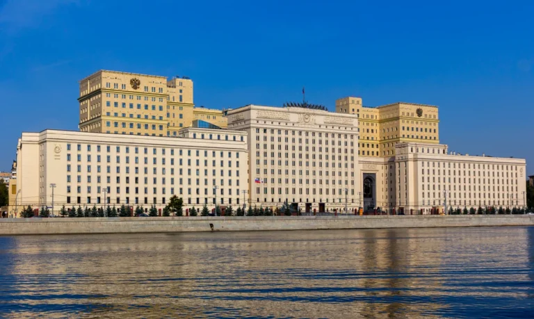 Bugetul Rusiei pentru 2027 prioritizează cheltuielile militare la un nivel record, în detrimentul sectoarelor civile