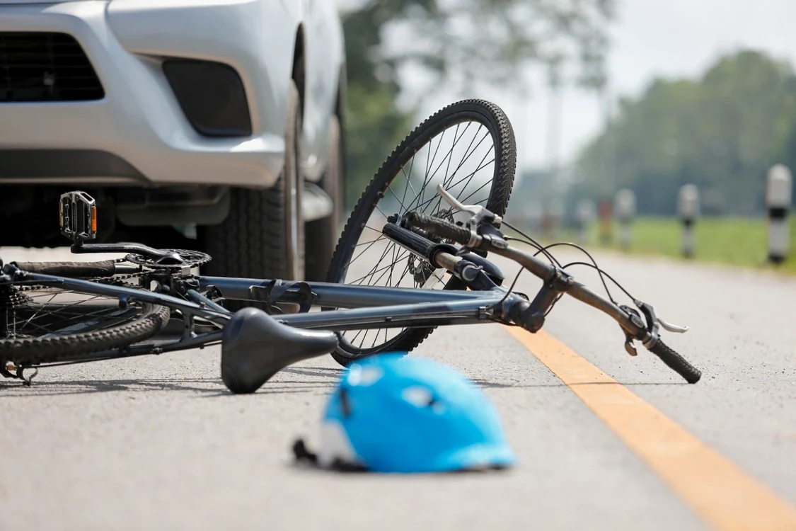 Un copil de 11 ani din Heria, Alba, a murit după ce a căzut de pe bicicletă; poliția a deschis dosar penal