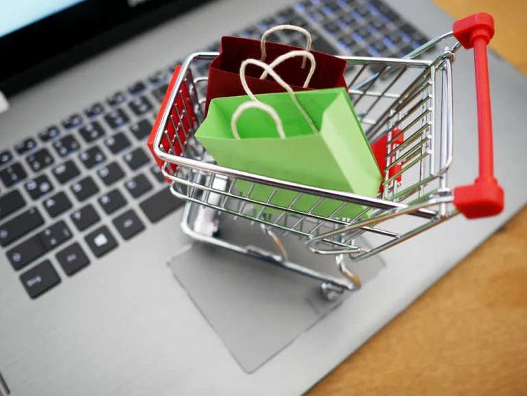 Cum recunoști produsele contrafăcute online și ce riscuri implică achizițiile la prețuri improbabile