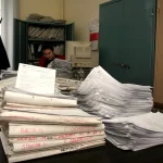Doar 3 din 10 angajați la stat văd rezultate concrete ale banilor cheltuiți în instituțiile lor
