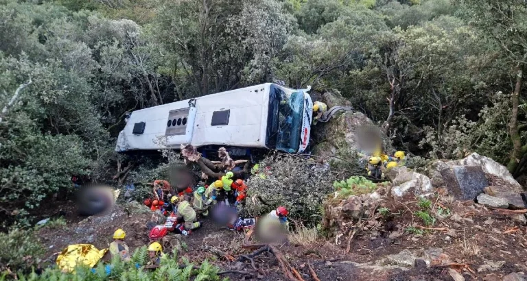Peste 80 de răniți după ce un autocar a căzut 20 de metri într-o râpă în Catalonia